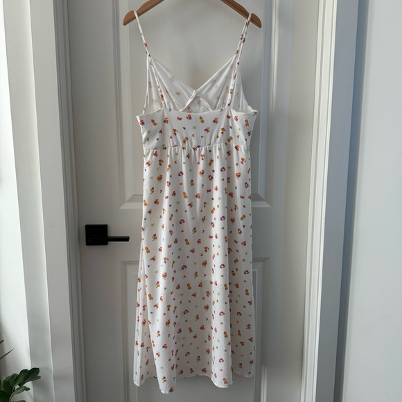 H&M Divided Floral Crepe Dress - Picture 2 of 6